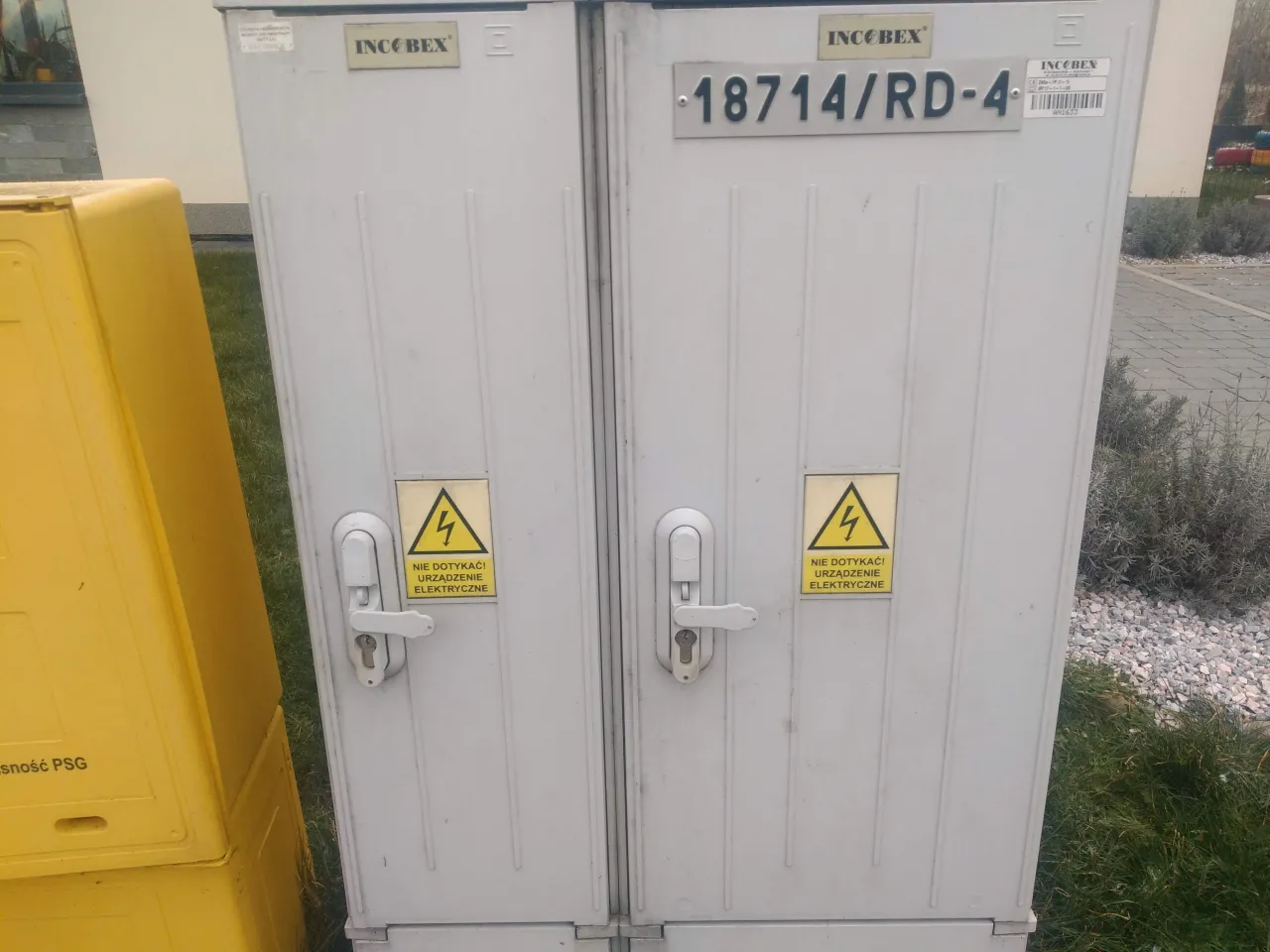 Zdjęcie Jak otworzyć skrzynkę elektryczną kluczem bezpiecznie i skutecznie