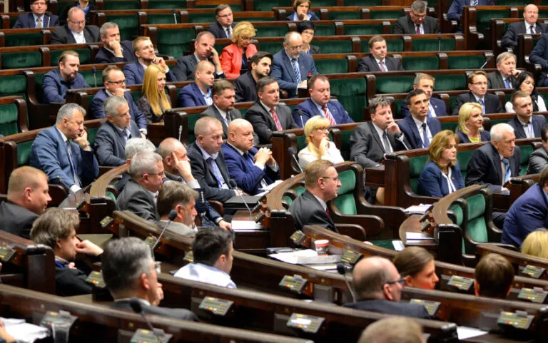 Zdjęcie Ile zarabia poseł? Poznaj szokujące zarobki parlamentarzystów