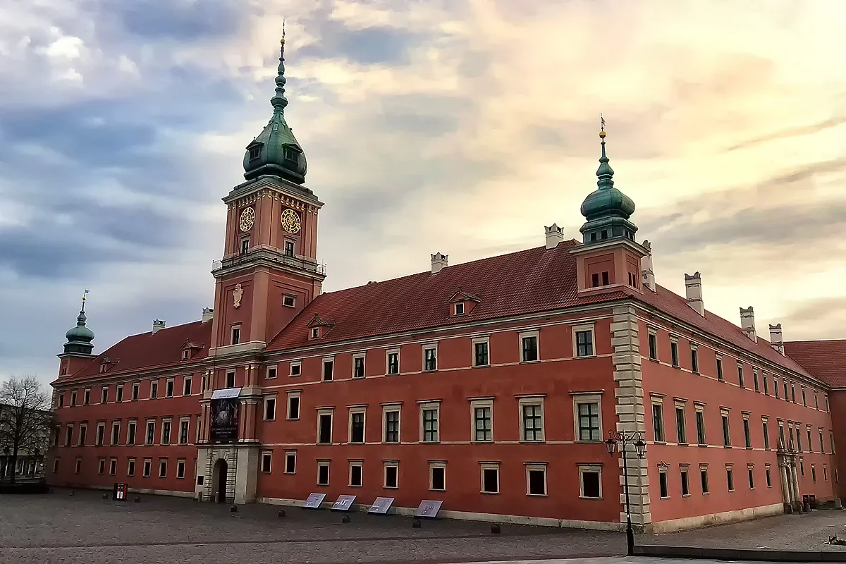 Zdjęcie Zamek Królewski w Warszawie przed wojną: Tajemnice i wydarzenia, które musisz znać