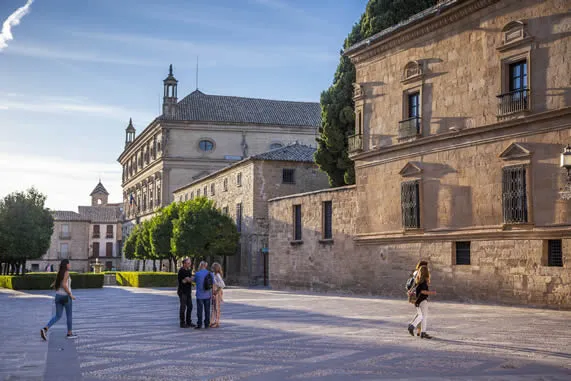 Zdjęcie Cómo llegar a Úbeda en tren: horarios, rutas y consejos útiles