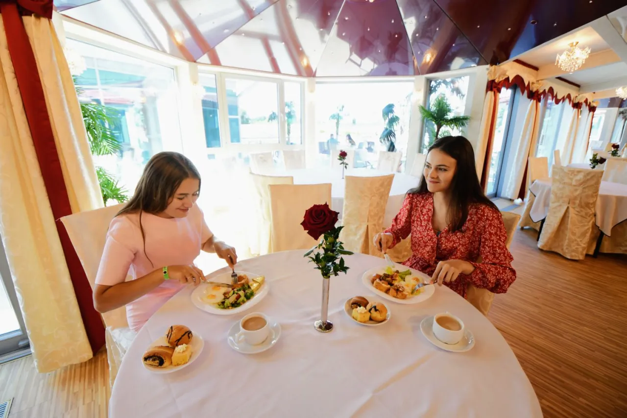 Zdjęcie Czy do hotelu można zamówić pizzę? Poznaj zasady i ograniczenia
