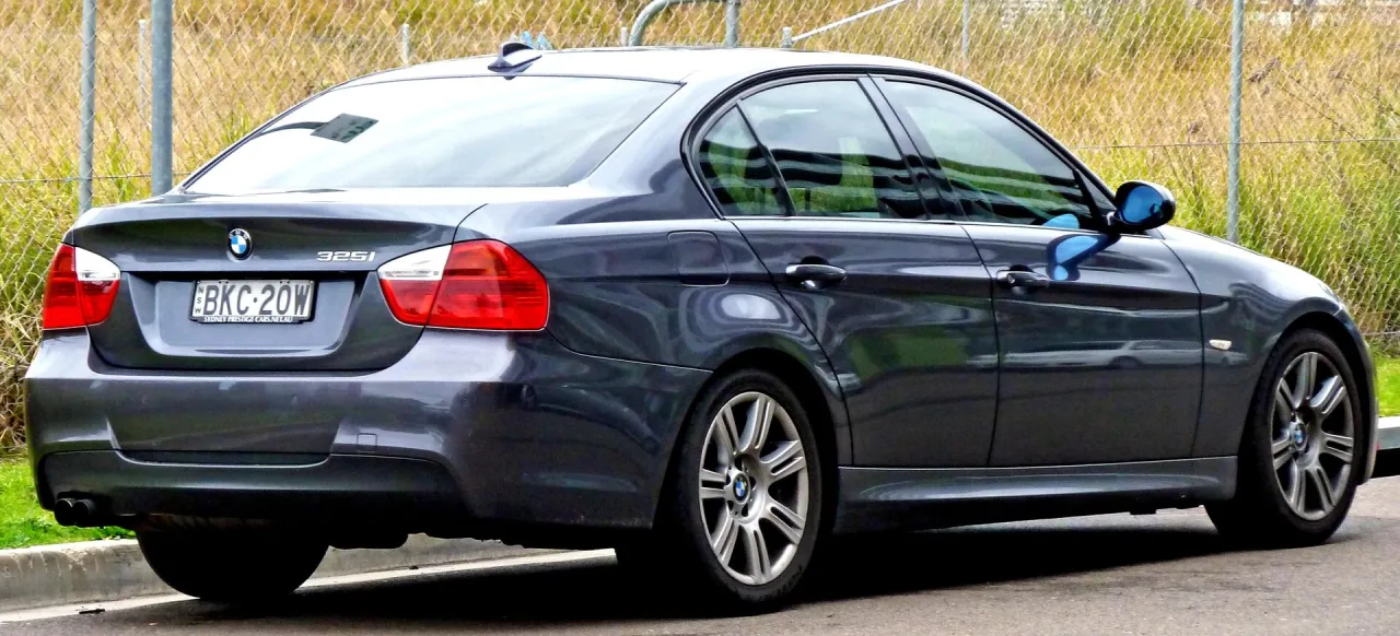 Zdjęcie Automatyczna skrzynia biegów w BMW 3: zalety, wady i opinie użytkowników