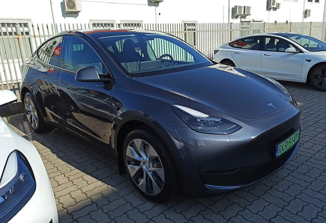 Zdjęcie Ile tesla ma zasięgu? Odkryj prawdziwe możliwości na jednym ładowaniu