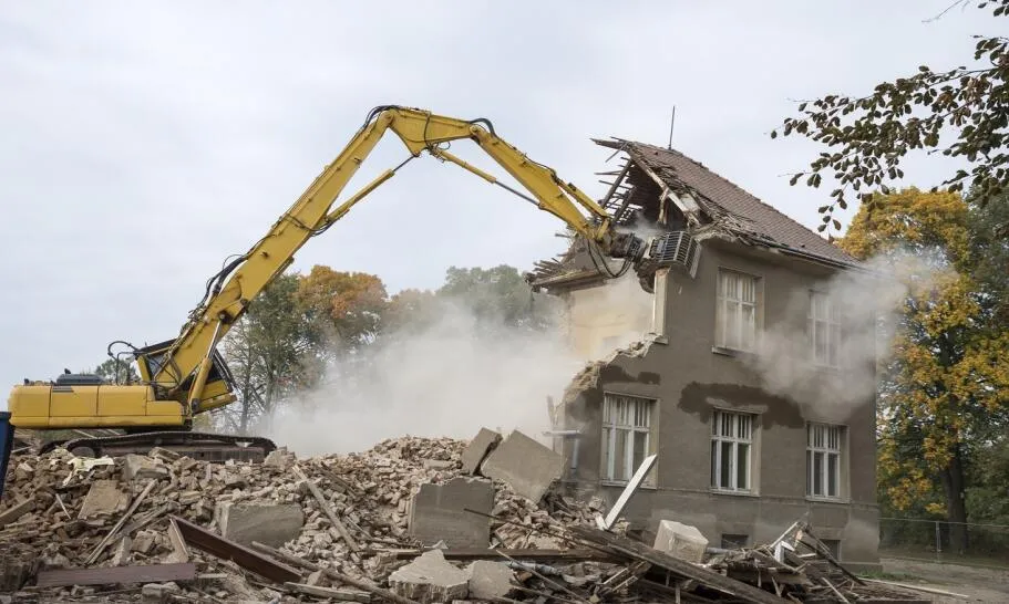 Zdjęcie Wyburzenie budynku: Kompletny przewodnik po procesie rozbiórki