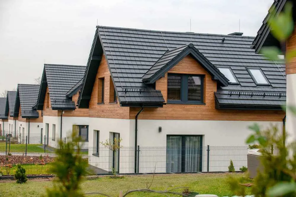 Zdjęcie Jaki kolor dachówki wybrać, aby budynek zachwycał wyglądem?