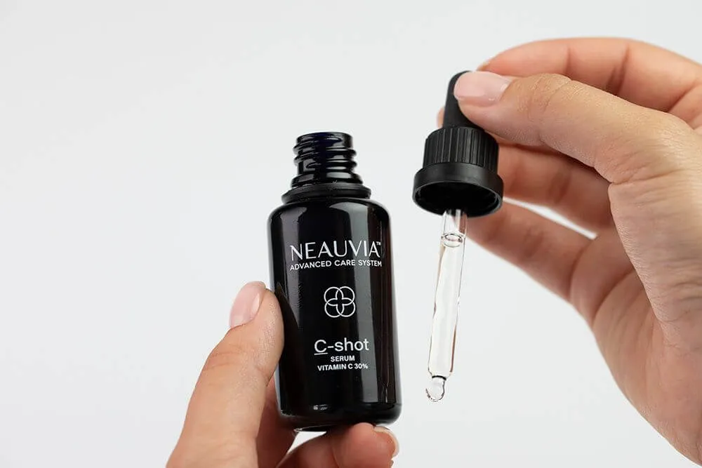 Zdjęcie Czy serum z witaminą C można stosować pod oczy bez obaw o podrażnienia?