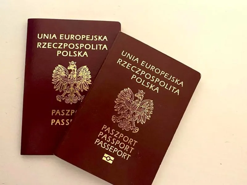 Zdjęcie Czy można odebrać paszport za kogoś? Sprawdź ważne zasady i wyjątki