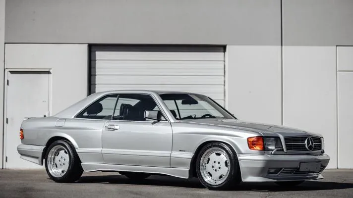 Zdjęcie Mercedes-Benz AMG 560 SEC: Ikona elegancji i osiągów, która fascynuje