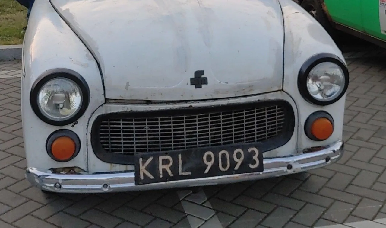 samochód klasyk czarne tablice