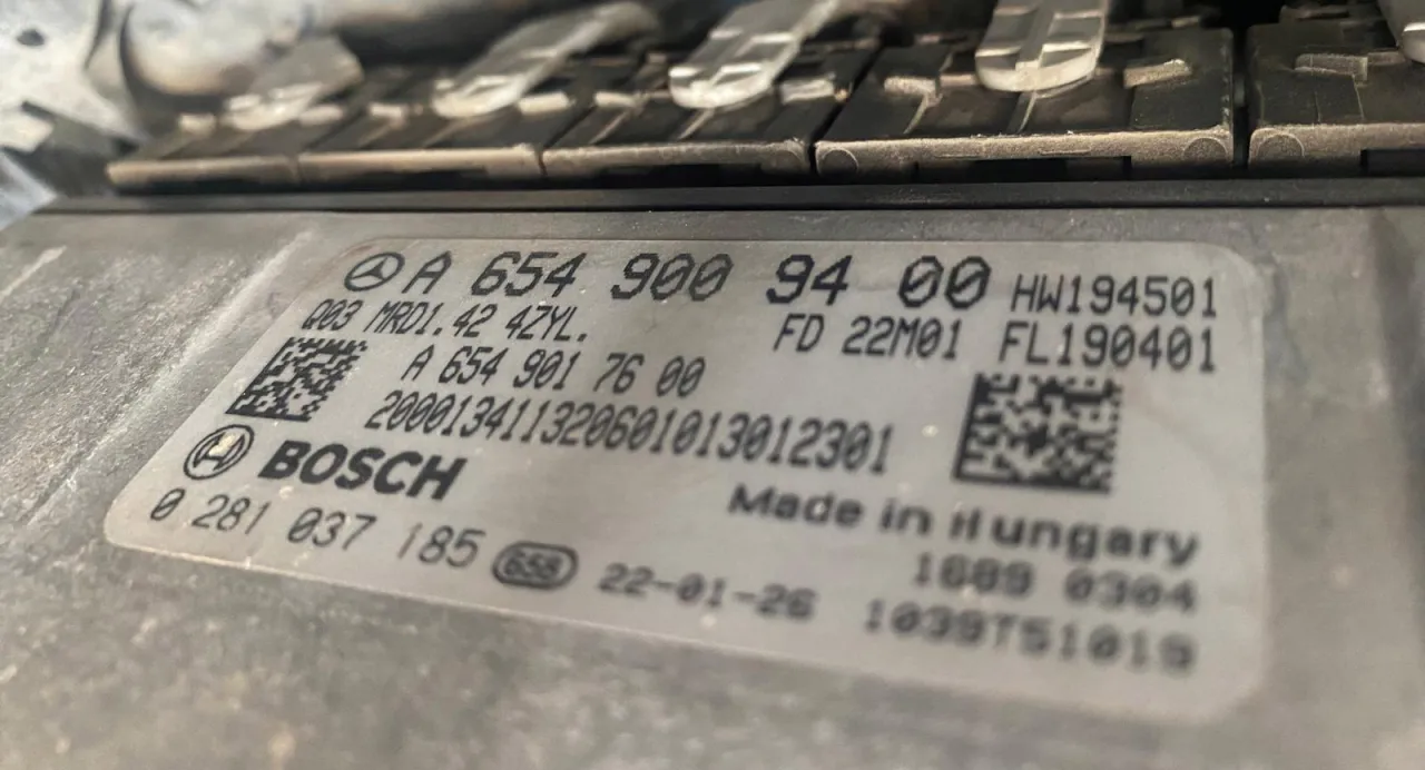 Tabliczka znamionowa sterownika silnika Bosch do Mercedes diesel Sprinter van.