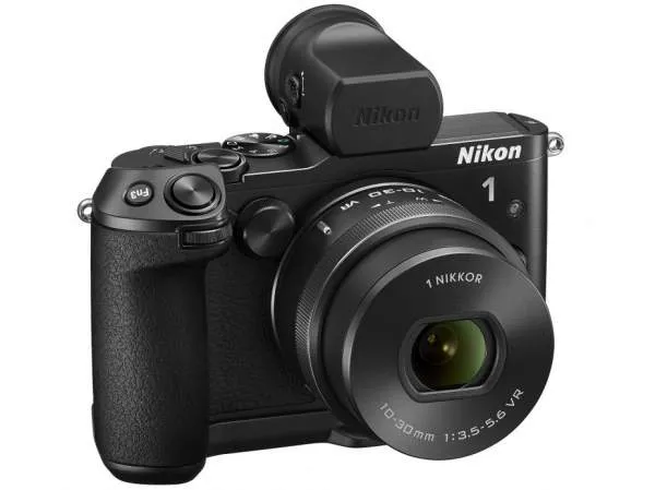 Aparat Nikon z wyświetlonym menu lub ekranem