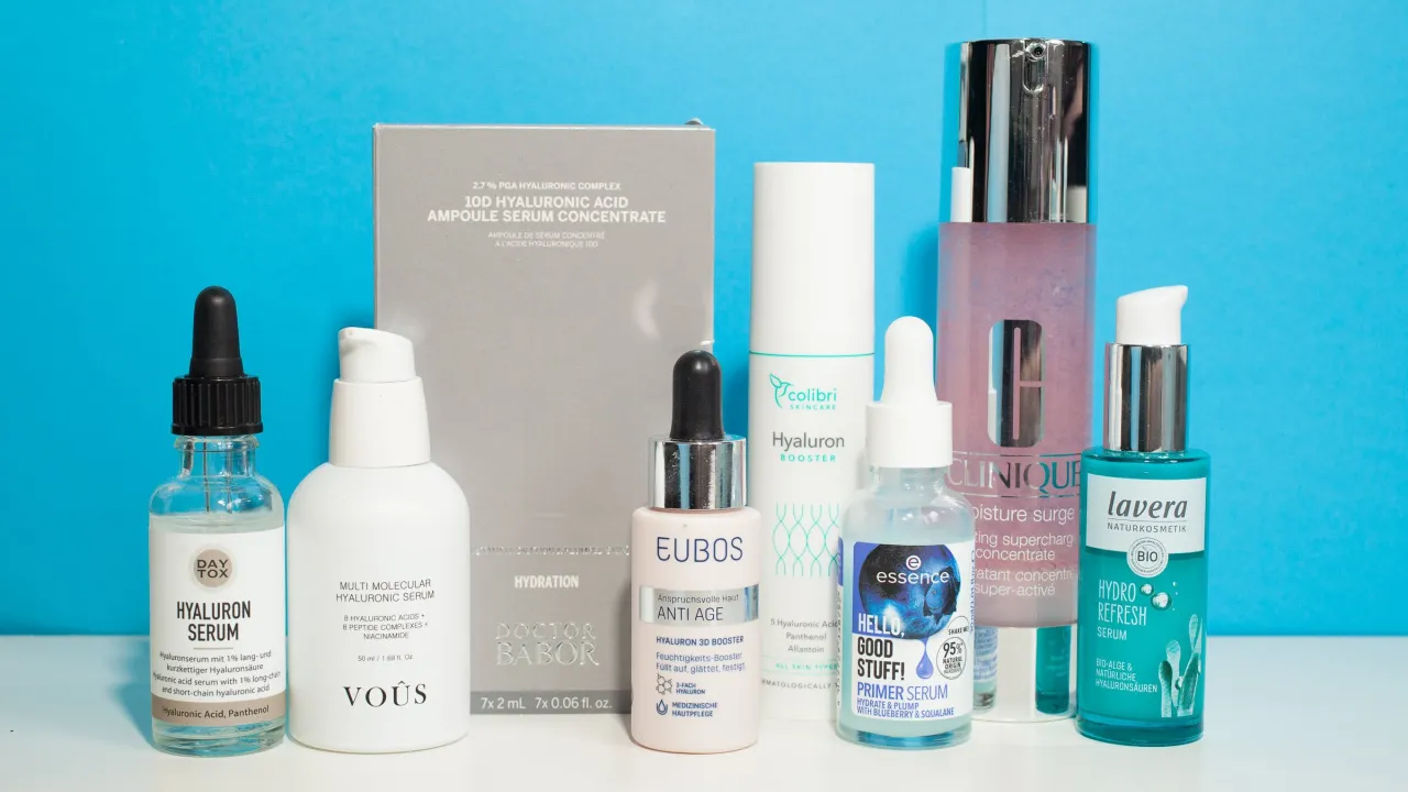 Verschiedene Hautpflegeprodukte mit Hyalurons&auml;ure, Ceramiden, Urea