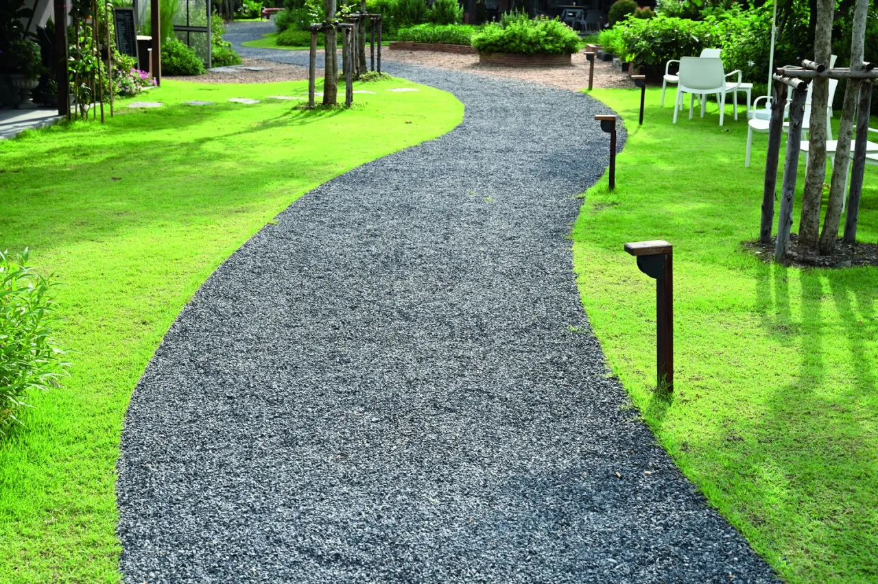 nawierzchnia z grysu ogr&oacute;d