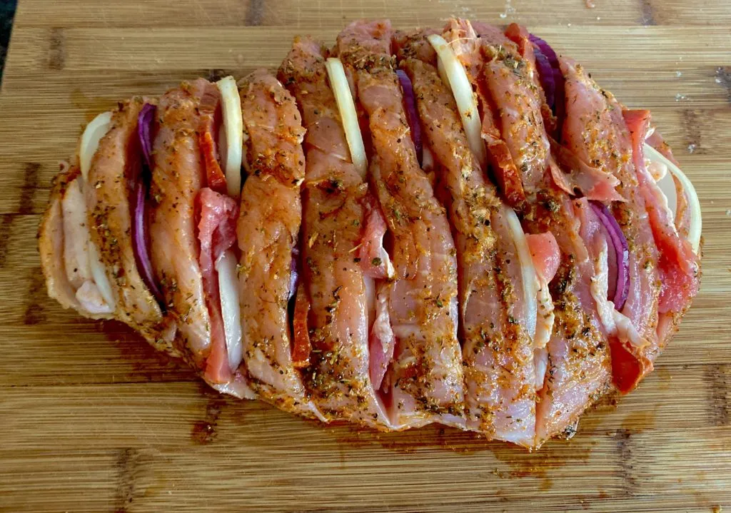 różne kawałki szynki wieprzowej do pieczenia