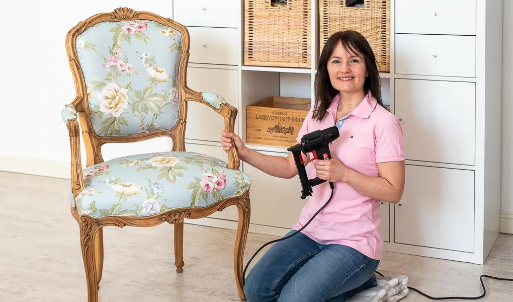 Jak wykończyć narożniki tapicerki krzesła