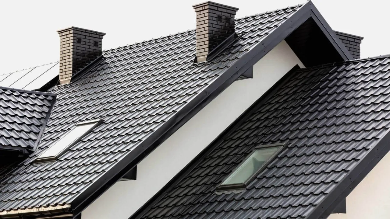 murowanie szczytów przed i po więźbie dachowej porównanie