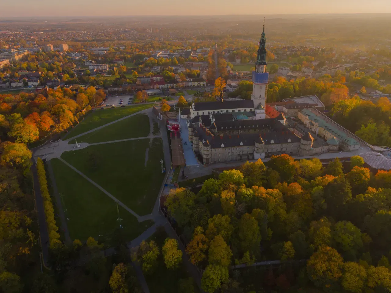 Zdjęcie Sanktuarium Jasna Góra: Historia, architektura i pielgrzymki