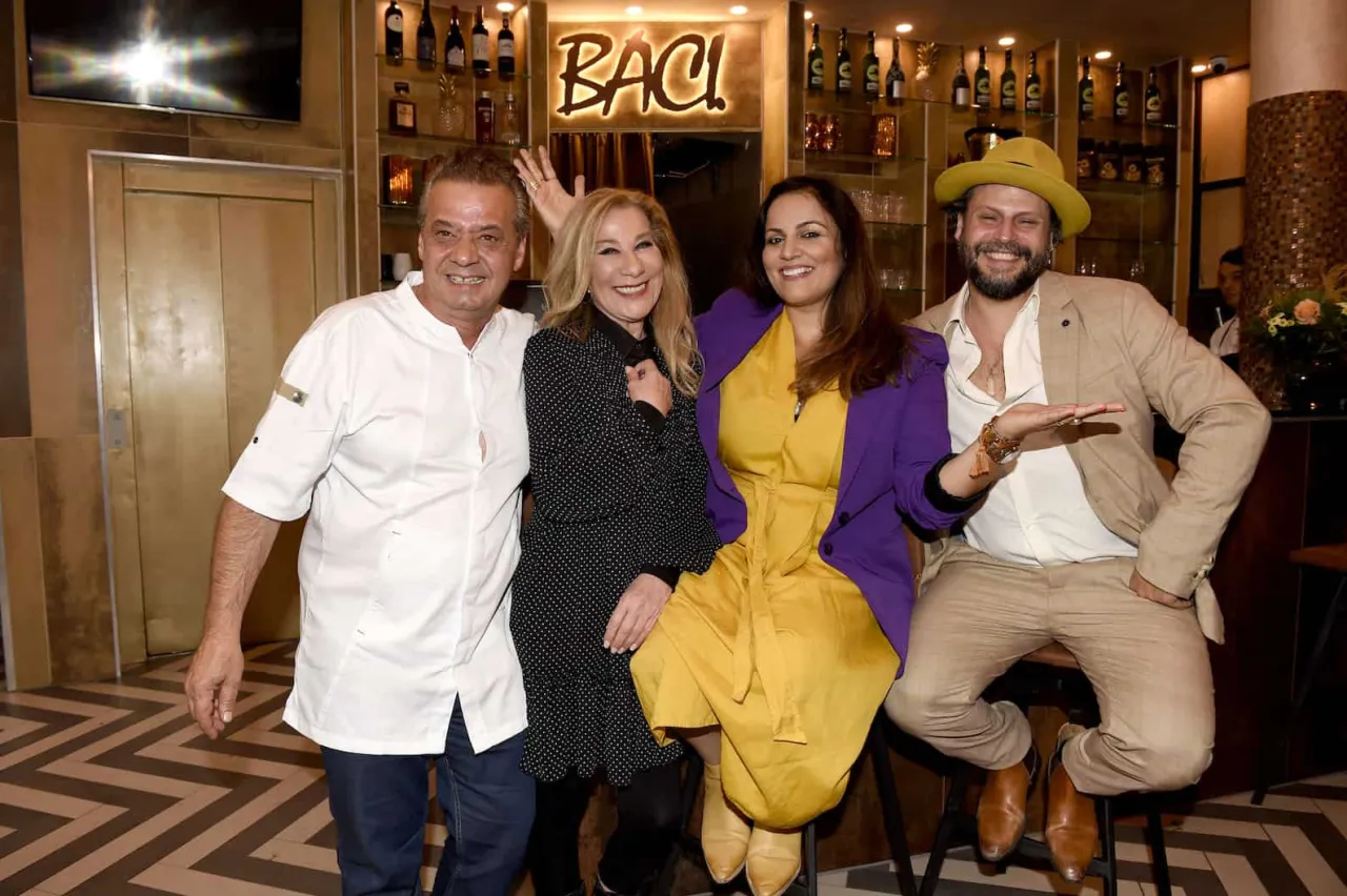 Luxuskino mit Gastronomie und Service am Platz