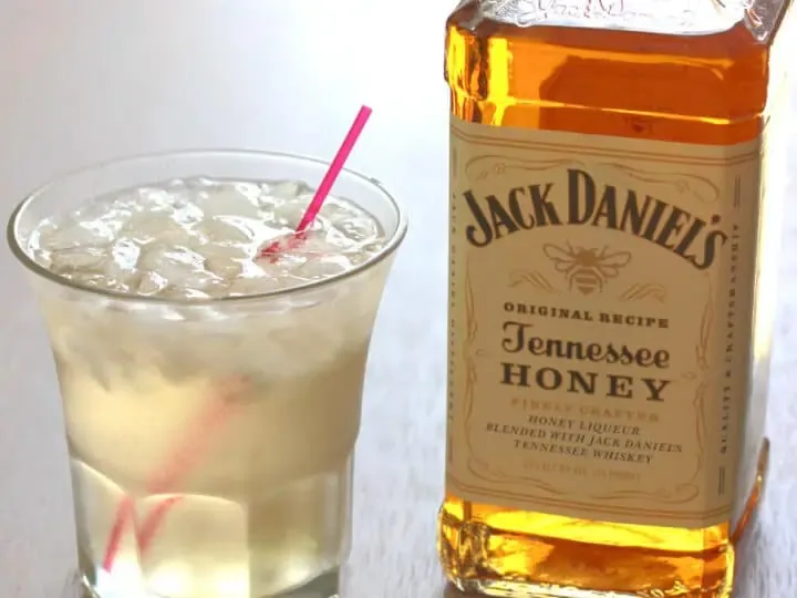 Zdjęcie Jak pić Jack Daniel's Honey: najlepsze sposoby i przepisy na drinki