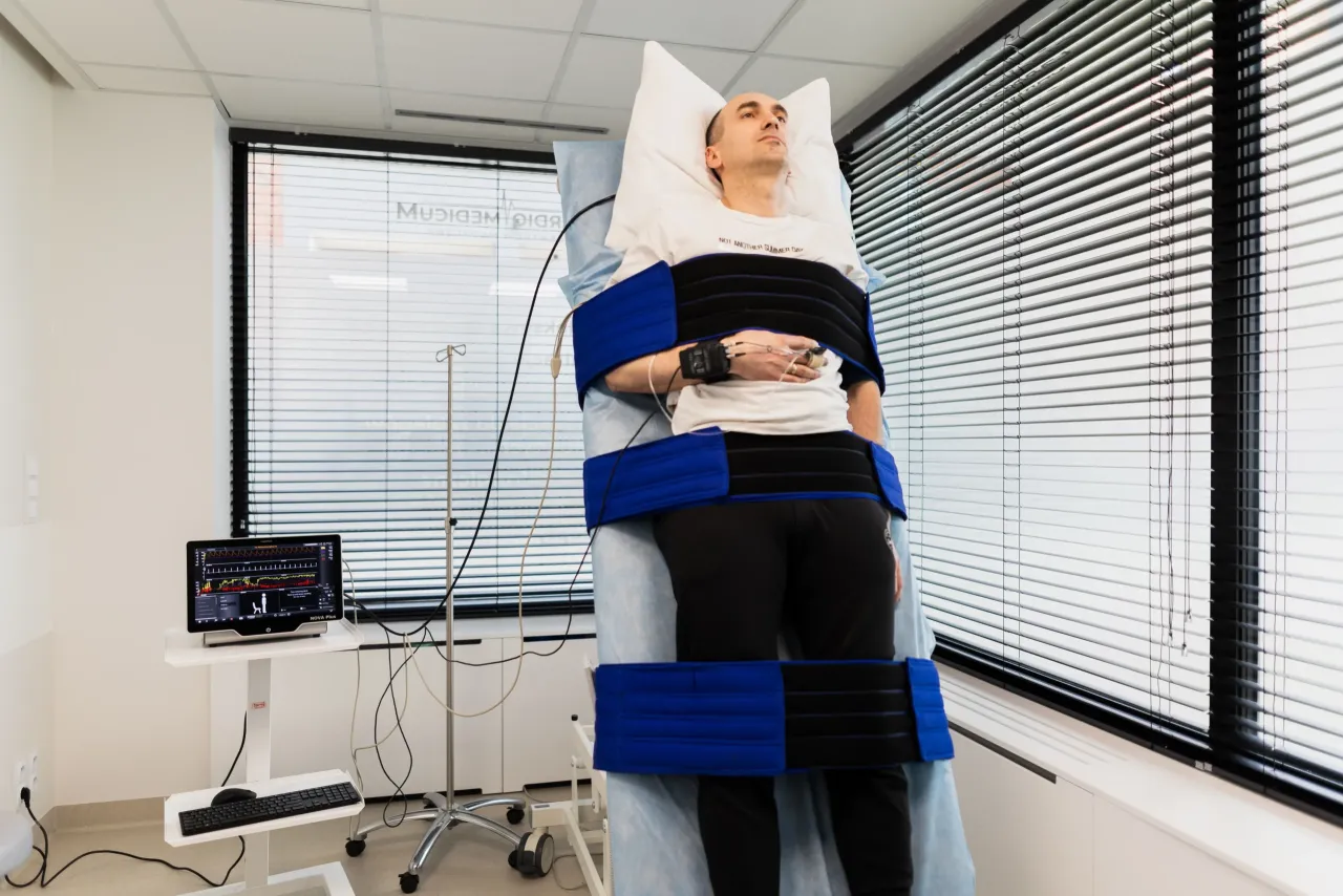 Kardiolog analizujący wyniki badań serca