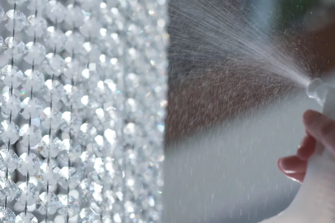 Czyszczenie kryształowego żyrandola krok po kroku