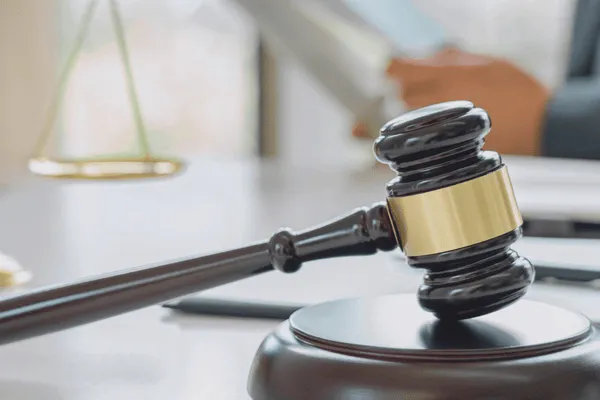 czynniki opóźniające proces sądowy