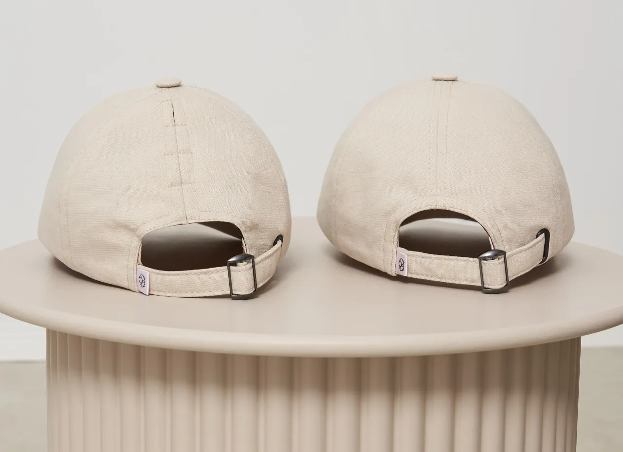 tabela por&oacute;wnawcza materiał&oacute;w na czapki z daszkiem