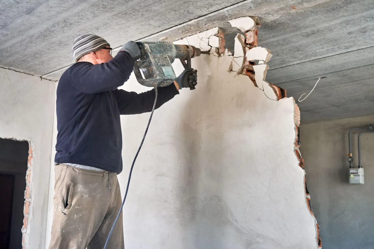 wyburzanie ściany działowej narzędzia
