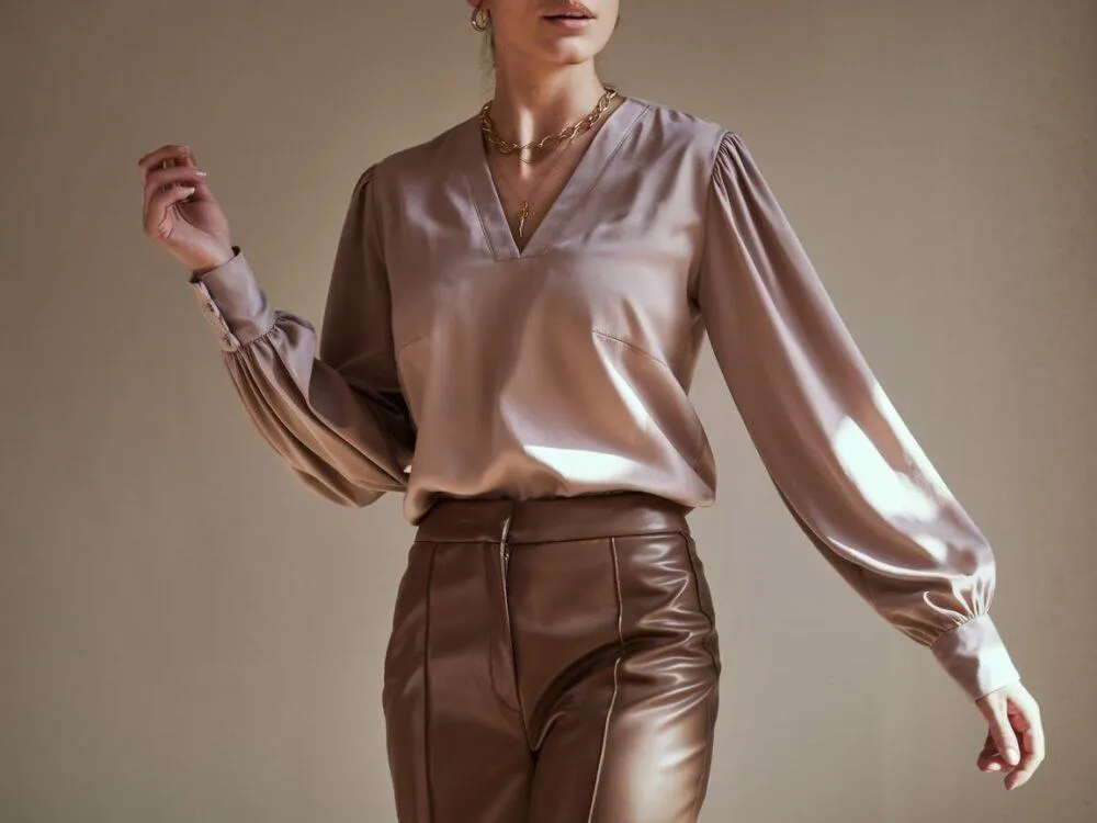 dopasowanie bluzki do figury skórzane spodnie