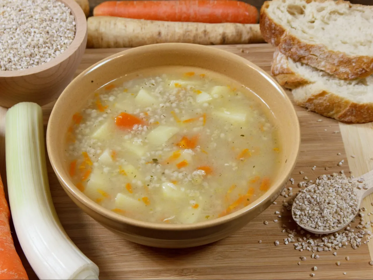 duży garnek zupy, gotowanie na imprezę