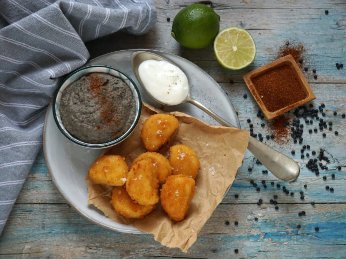 secondi piatti con hummus e pollo