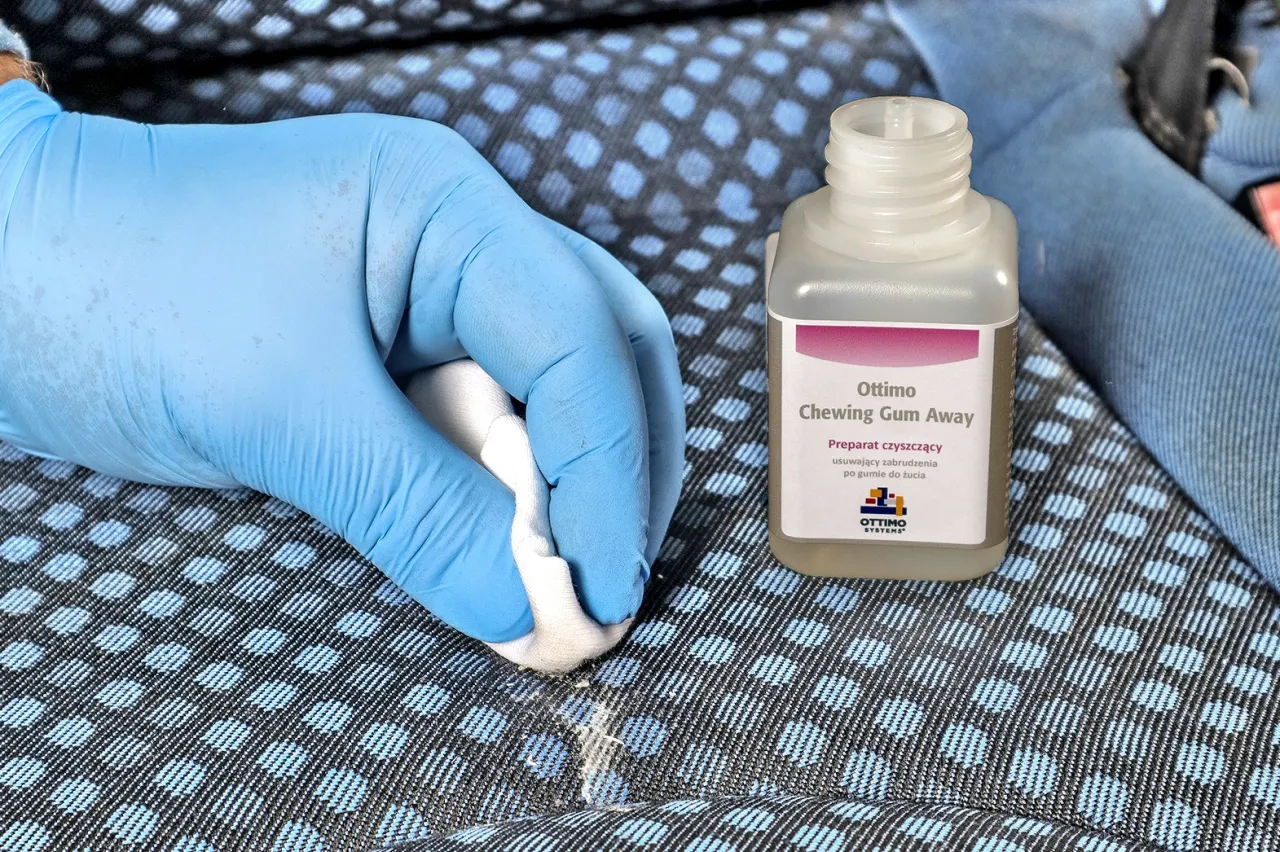 Testowanie metody usuwania naklejek na niewidocznym miejscu