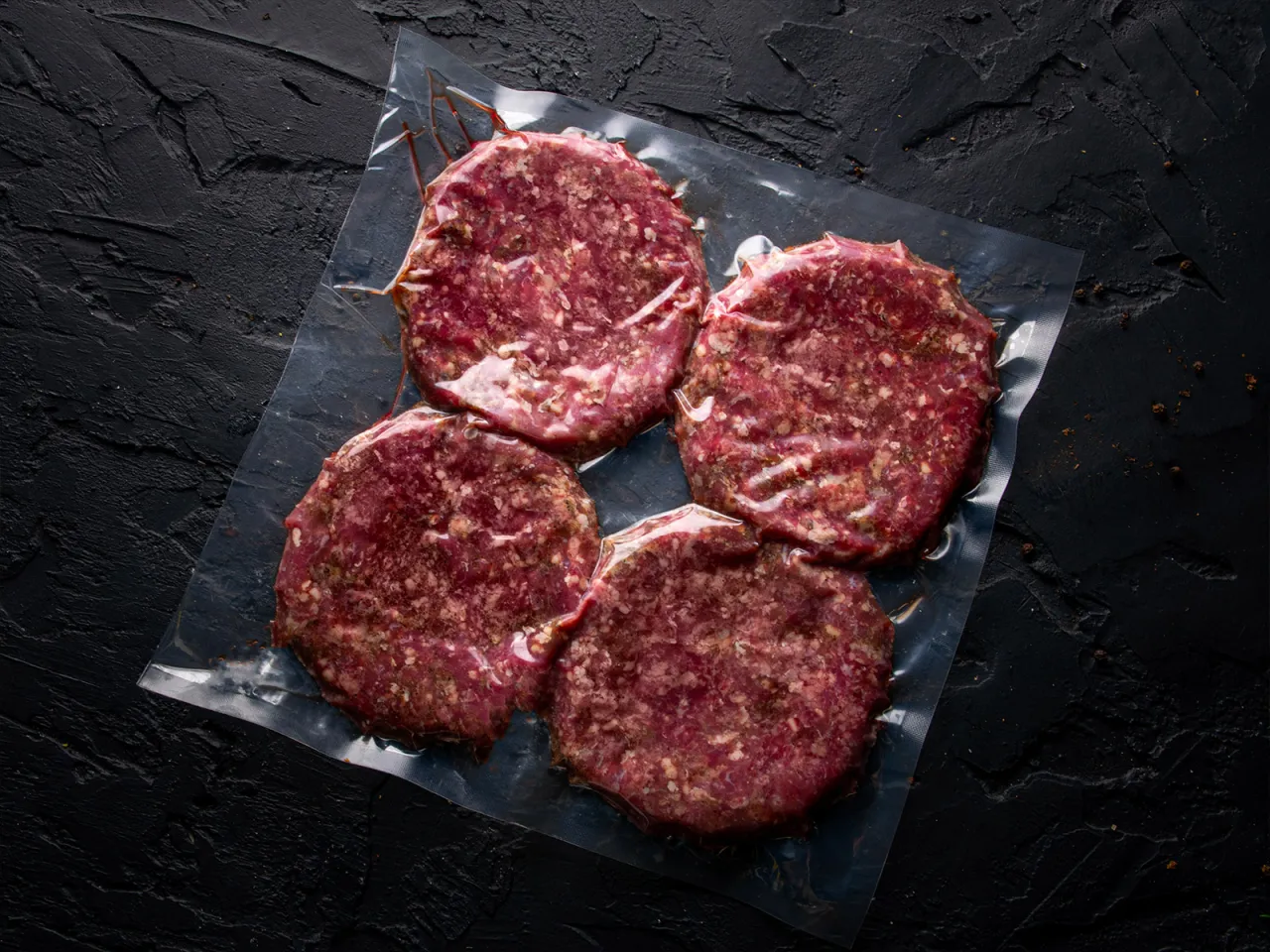 Soczysty kotlet wołowy do burgera