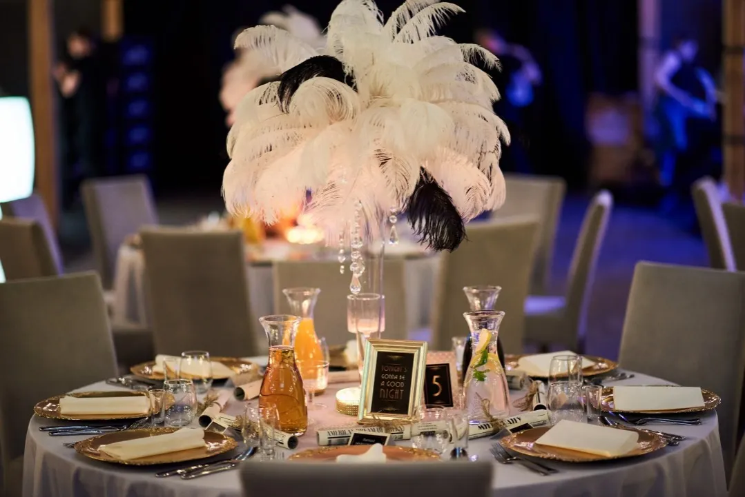 St&oacute;ł impreza lata 20 dekoracje