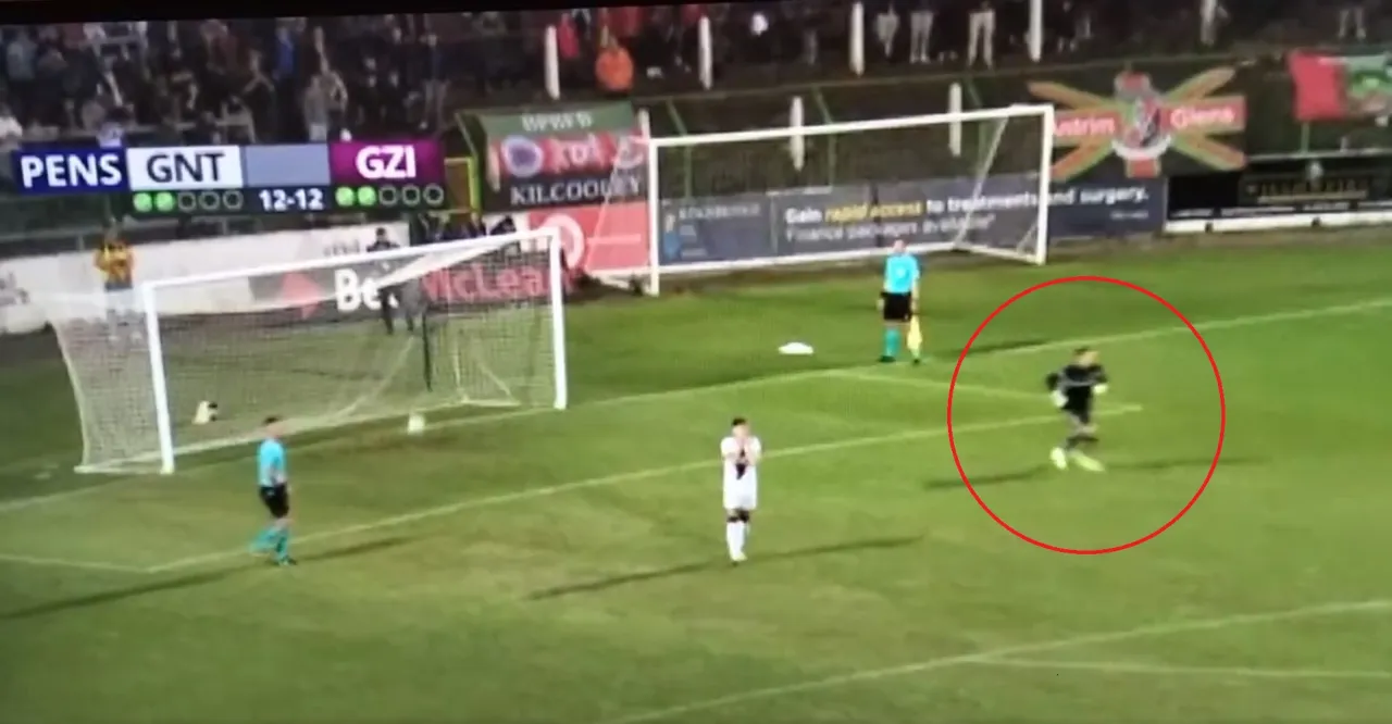 Bramkarz błędy wybicie piłki z piątki