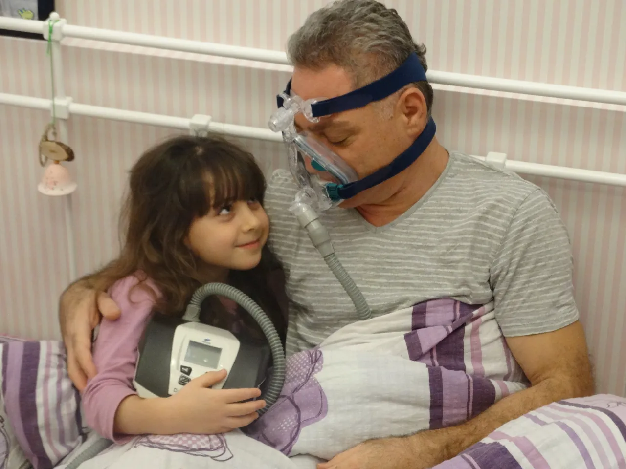 Lekarz rodzinny rozmawiający z pacjentem w gabinecie