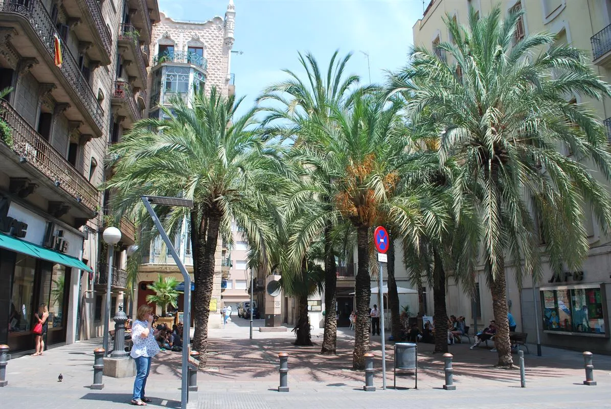 Gr&agrave;cia Barcelona plac, lokalna atmosfera