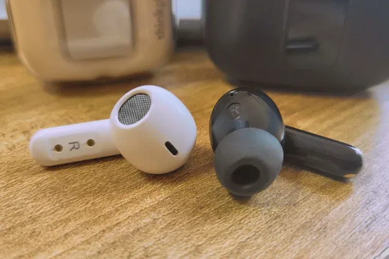 różne typy słuchawek bezprzewodowych douszne dokanałowe nauszne wokółuszne