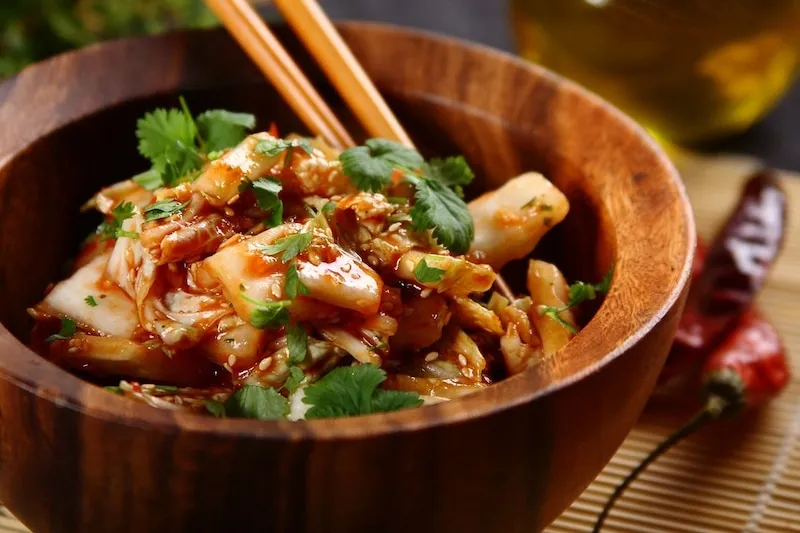 kanapki z kimchi, jajecznica z kimchi, sałatka z kimchi