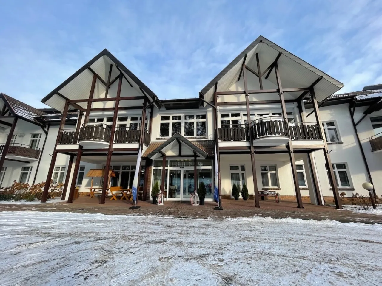 Dom Pomocy Społecznej Łężeczki budynek z zewnątrz