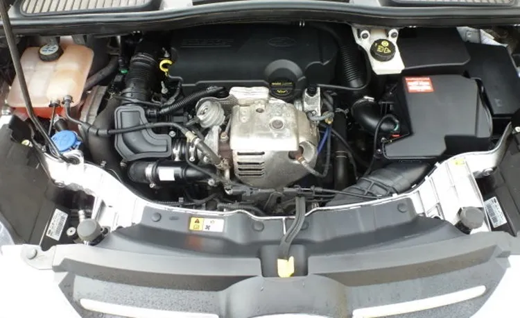 Ford C-Max 1.0 EcoBoost engine