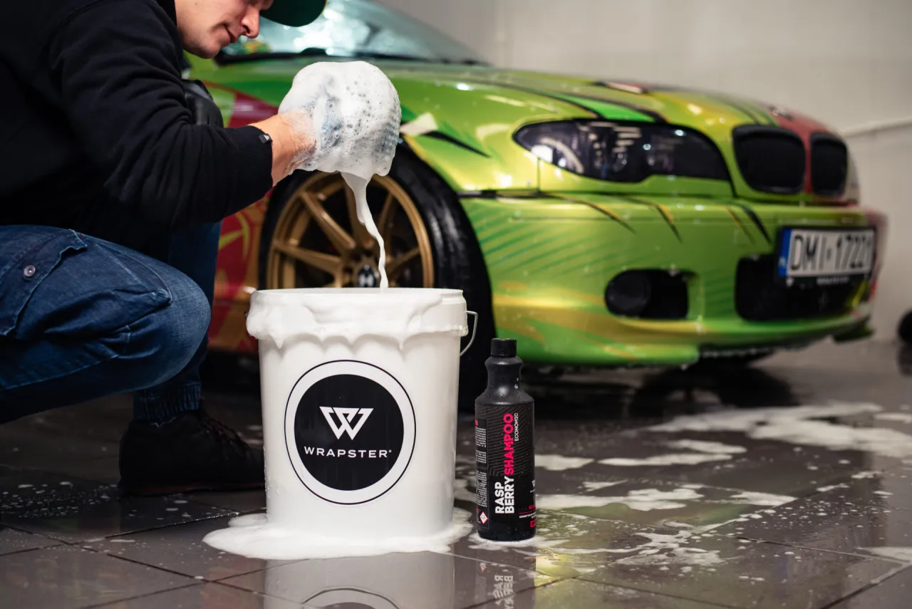 Wyb&oacute;r szamponu samochodowego do koloru lakieru