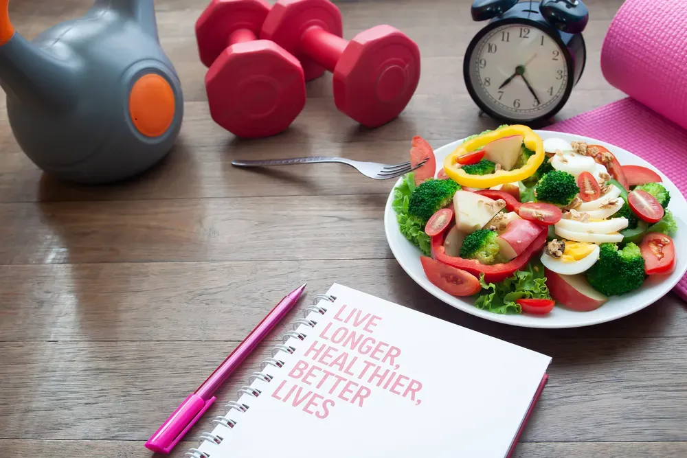 zegar posiłek przed treningiem, optymalny czas jedzenia przed ćwiczeniami