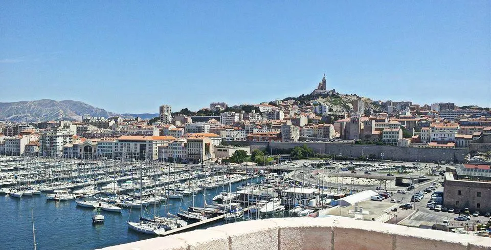Vue Vieux-Port Marseille depuis La Canebière