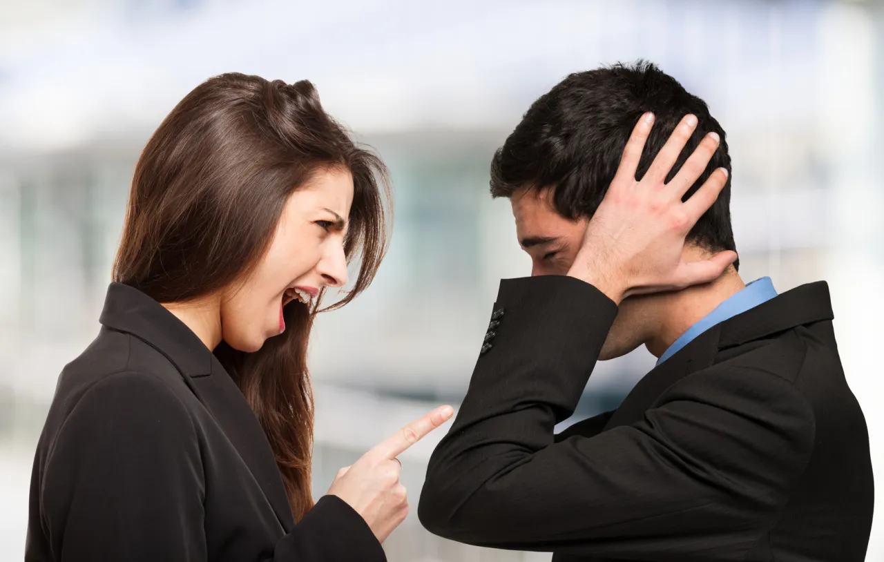 ludzie dyskutujący szanująco