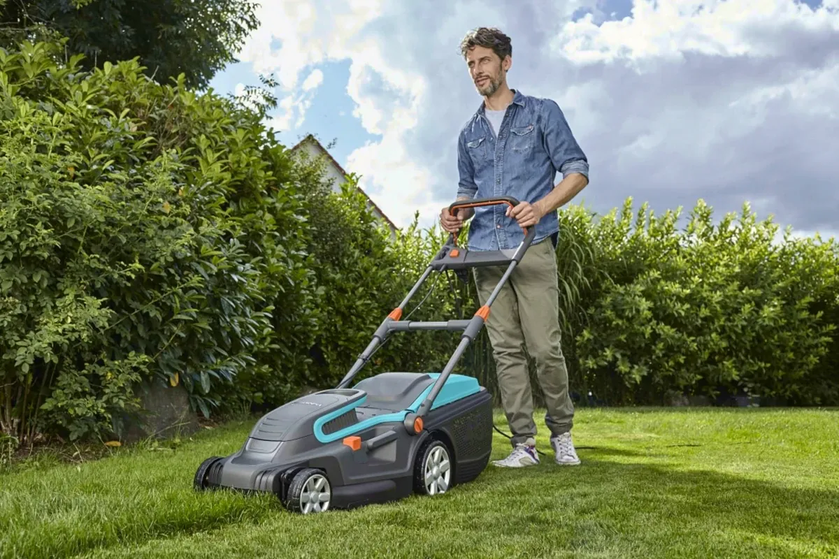 kosiarka elektryczna przewodowa i akumulatorowa por&oacute;wnanie