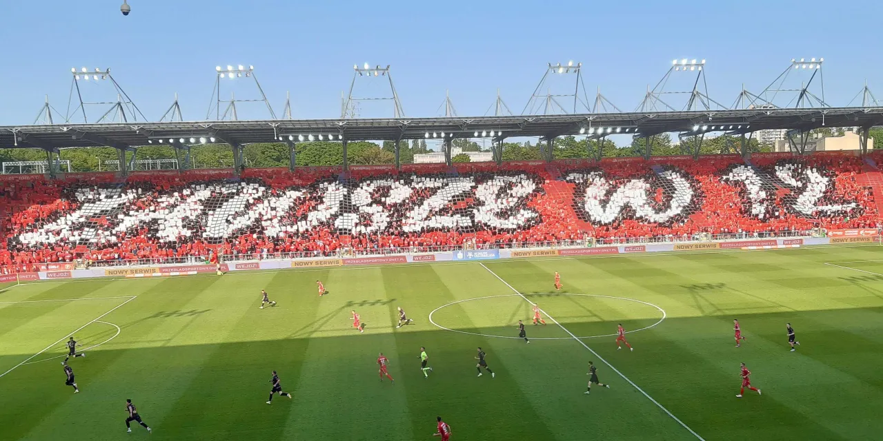 Ekstraklasa piłka nożna stadion kibice