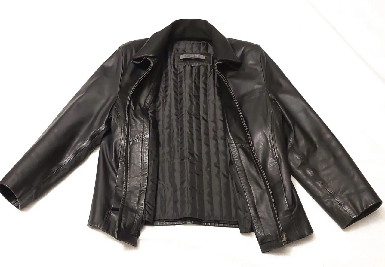 Czarna, sk&oacute;rzana kurtka Marbet z pikowaną podszewką. Szukasz, gdzie kupić kurtki Marbet?