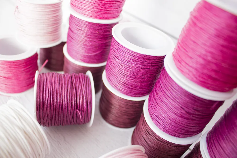 rodzaje sznurków do biżuterii porównanie