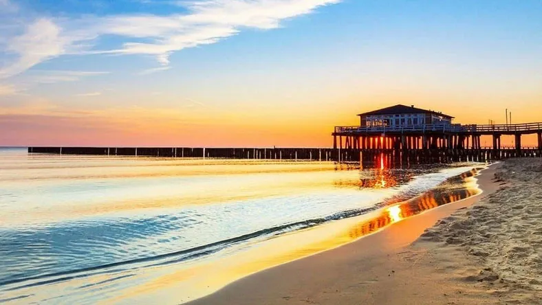 Ustronie Morskie molo i klif zachód słońca